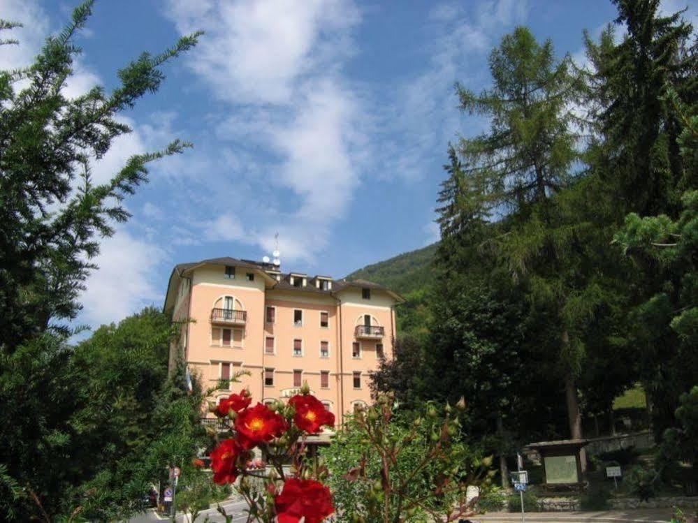 Limone Palace Aparthotel Лимоне Пиемонте Екстериор снимка